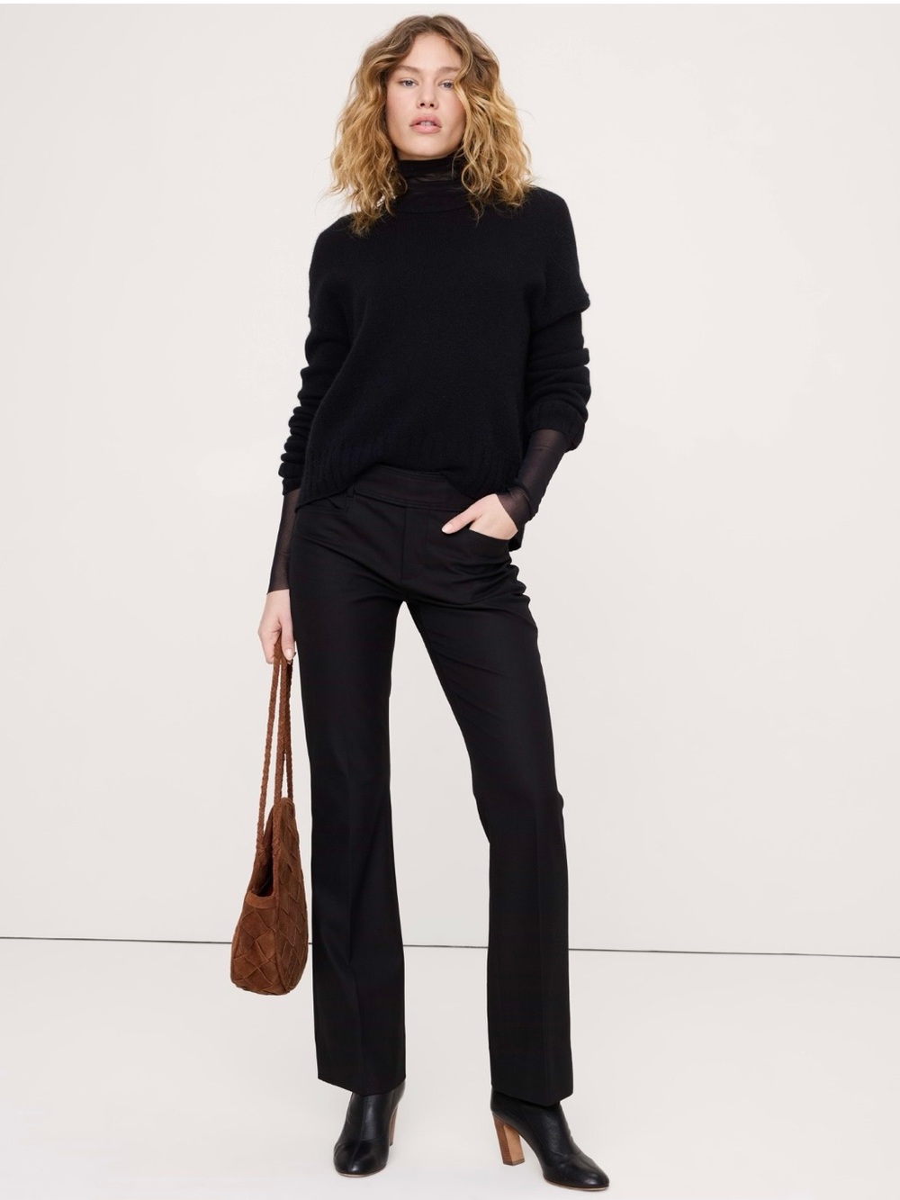 Banana Republic Black Slim Boot-Leg Dress Pants size 8 Tall. Like new.